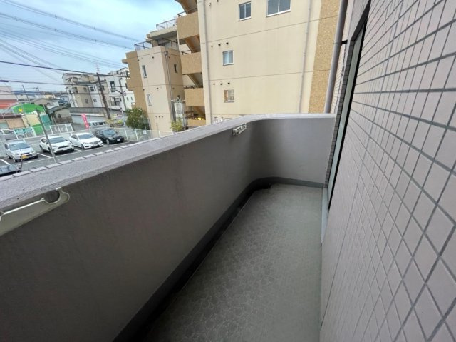 グランデージハヤミのバルコニー|イメージとして同マンション他部屋を表示しています