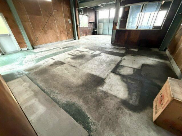 大高町川添工場事務所付の内装