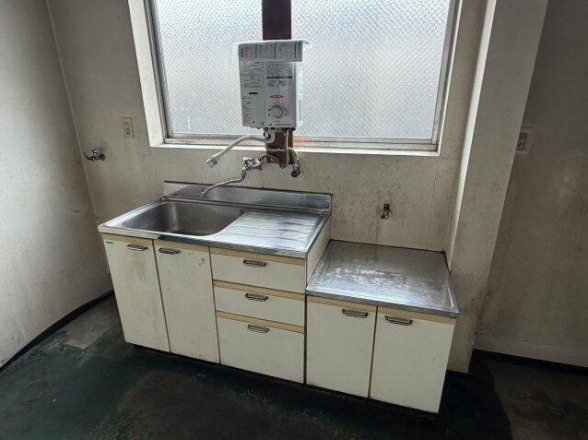 大高町川添工場事務所付のキッチン