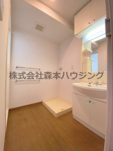 【洗面所】 | 　アルカーサル星田 | ※同タイプ別室の写真を使用しています。
　設備内容や色調など相違がある場合は実際のお部屋の現状優先となります。