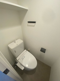 温水洗浄便座付きのトイレです♪