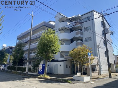 エレベータ付きで、ベビーカーや重い荷物があっても便利！

