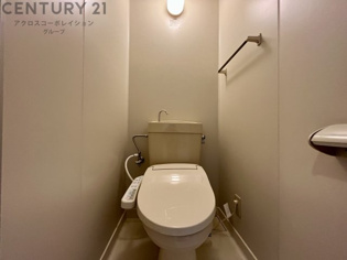 温水洗浄便座付きのトイレです♪