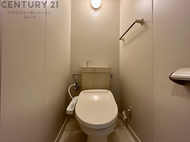 温水洗浄便座付きのトイレです♪