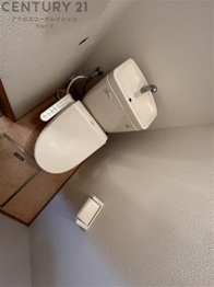 温水洗浄便座付きのトイレです♪