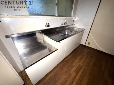 キッチンに窓があり換気も楽にできます！