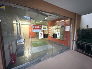 東朋第一マンションのエントランス