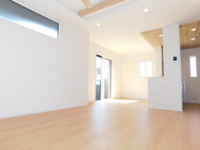 海部郡蟹江町緑２丁目の新築一戸建の居間・リビング|◇リビング◇　　南面で明るいリビング１７．０帖　インテリアが映えるワイドリビング♪