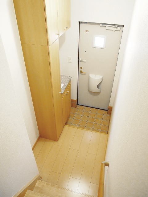 Ｙ．Ｊ．Ｋ　ハイツの玄関