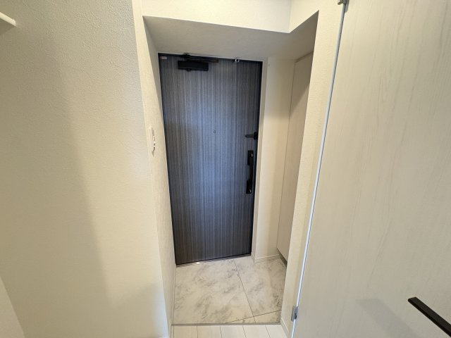 S-RESIDENCE本中山aloriaの玄関