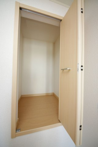 ヒルズパークの収納|別部屋反転間取のお写真になります。参考にご覧くださいませ。