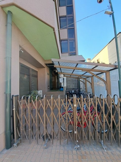 第１冨久井ハイツのエントランス