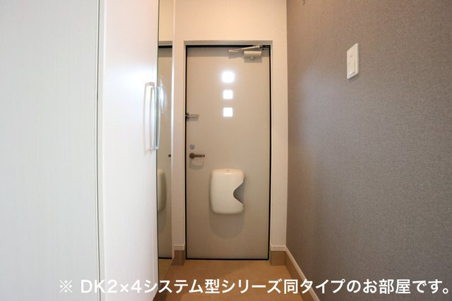 オリジンハウスの玄関