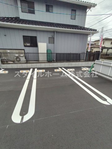 アヴェニュー新道の駐車場