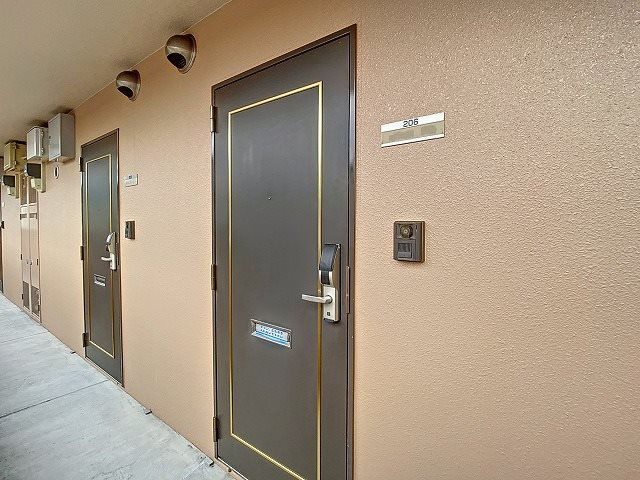 サバーブ の玄関