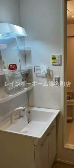 カインドネス篠崎の独立洗面台|※同施工会社参考写真となります。