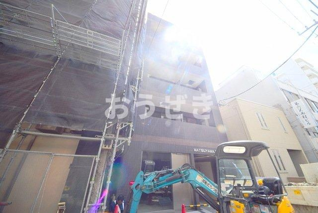 松山ビルの玄関