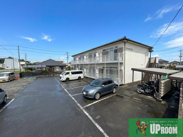 コーポ・サンの駐車場