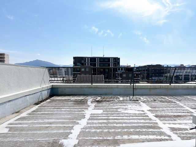 城西アパート202の駐車場