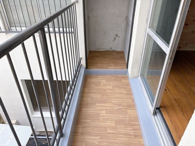 城西アパート202のバルコニー