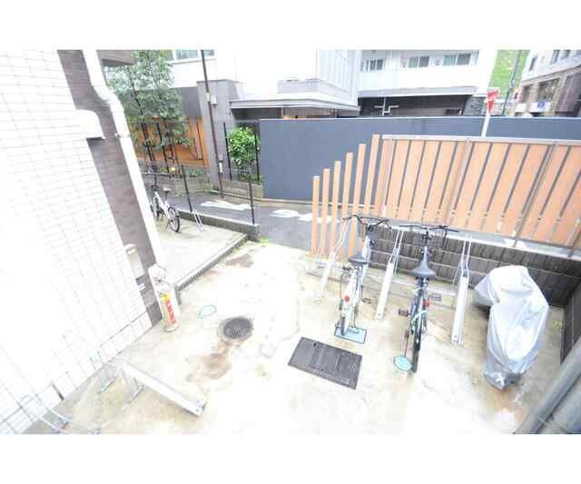 レジス音羽の杜の駐車場