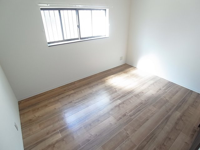 ソルナ板宿の内装|各部屋、採光が入り明るい室内