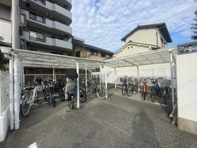 ローラン姪浜の駐車場|駐輪場