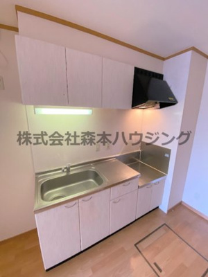 【キッチン】 | 　ノーブルビレッジ高柳 | ※同タイプ別室の写真を使用しています。
　設備内容や色調など相違がある場合は実際のお部屋の現状優先となります。