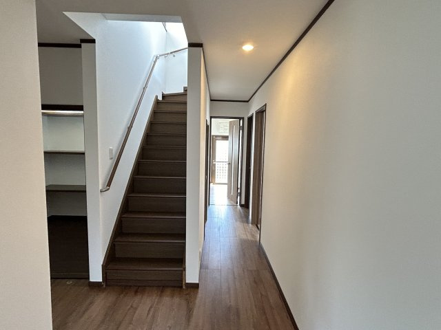 殿城　中古住宅の玄関
