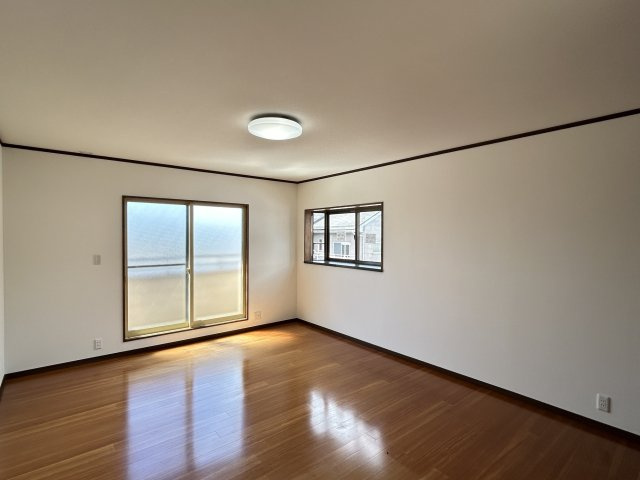殿城　中古住宅の洋室