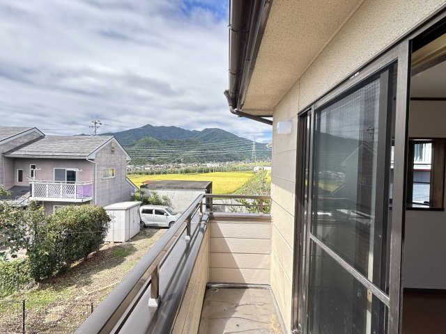 殿城　中古住宅のバルコニー
