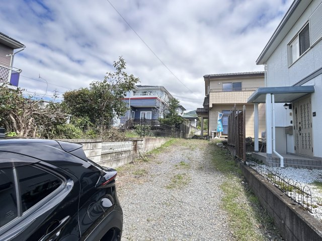 殿城　中古住宅の駐車場