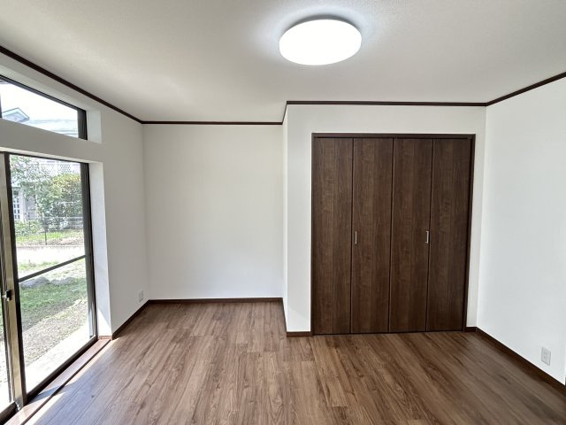 殿城　中古住宅の洋室