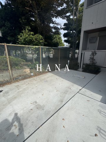 グラナーデ西瑞江の駐車場