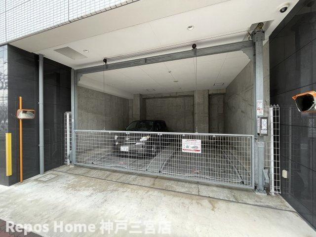 アドバンス神戸アルティスの駐車場