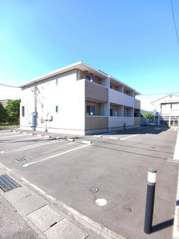 グランツ光の駐車場