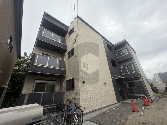 D porta Damreyの外観