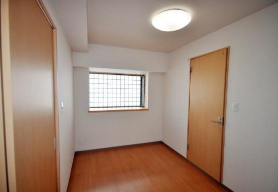 平町ロイヤルパレスの寝室