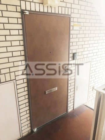 平町ロイヤルパレスの玄関