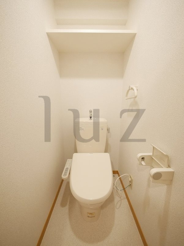 横浜市中区根岸町３丁目の賃貸マンションのトイレ