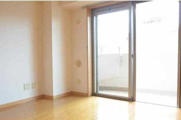 横浜市中区根岸町３丁目の賃貸マンションの居間・リビング