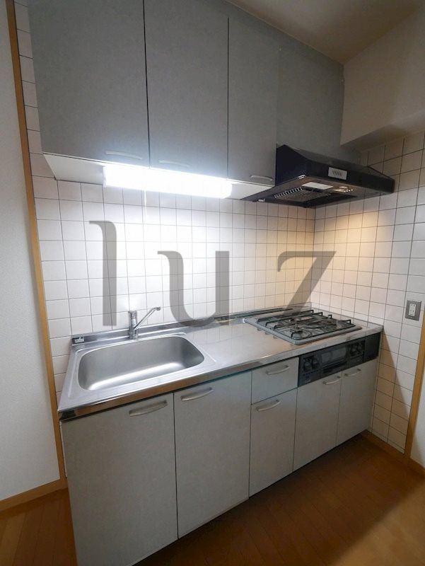 横浜市中区根岸町３丁目の賃貸マンションのキッチン