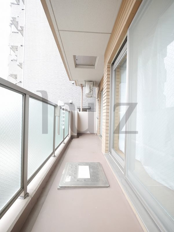 横浜市中区根岸町３丁目の賃貸マンションのバルコニー