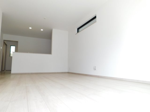 名古屋市南区天白町３丁目の新築一戸建の居間・リビング|◇リビング◇　　南面で明るいリビング１５．０帖　会話が弾む対面キッチン♪