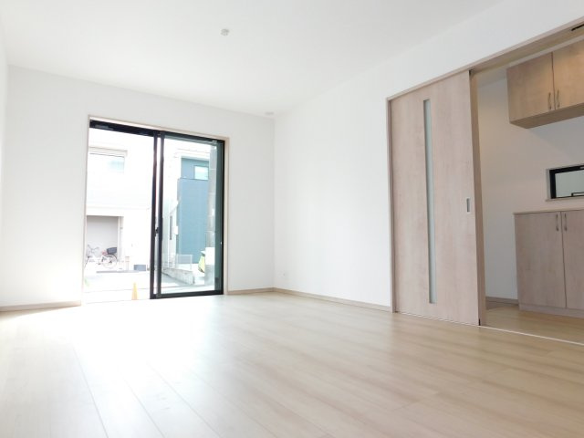 名古屋市南区天白町３丁目の新築一戸建の居間・リビング|◇リビング◇　　南面で明るいリビング１５．０帖　家族が集まってもゆとりのある空間♪