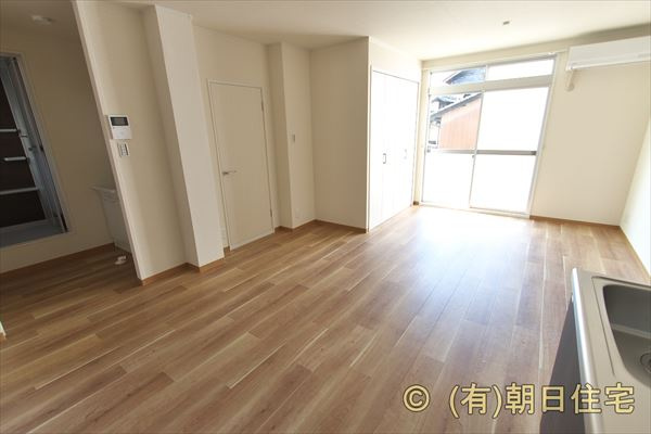 呉市広吉松１丁目のアパートの居間・リビング