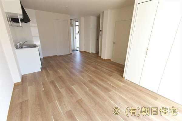 呉市広吉松１丁目のアパートの居間・リビング