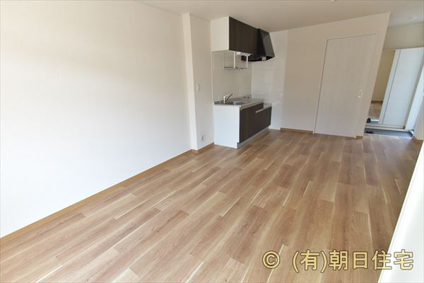 呉市広吉松１丁目のアパートの居間・リビング