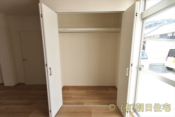 呉市広吉松１丁目のアパートの収納