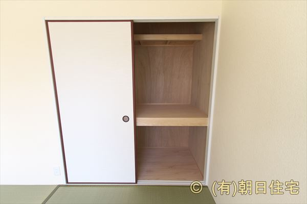 呉市広吉松１丁目のアパートの収納